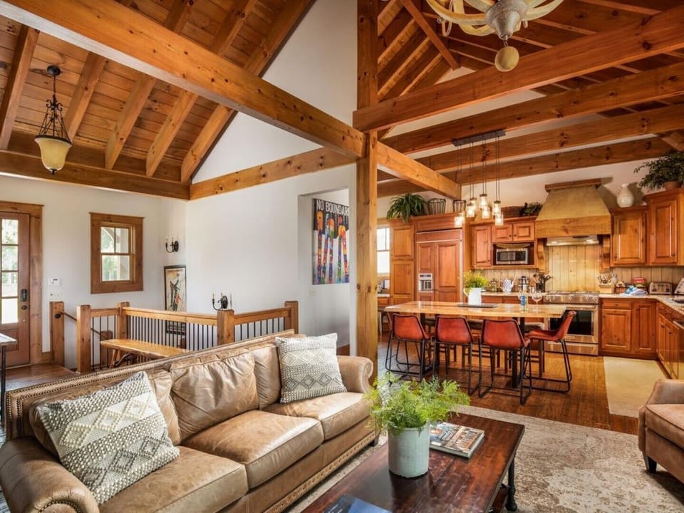 Gourmet Kitchen - Great Room