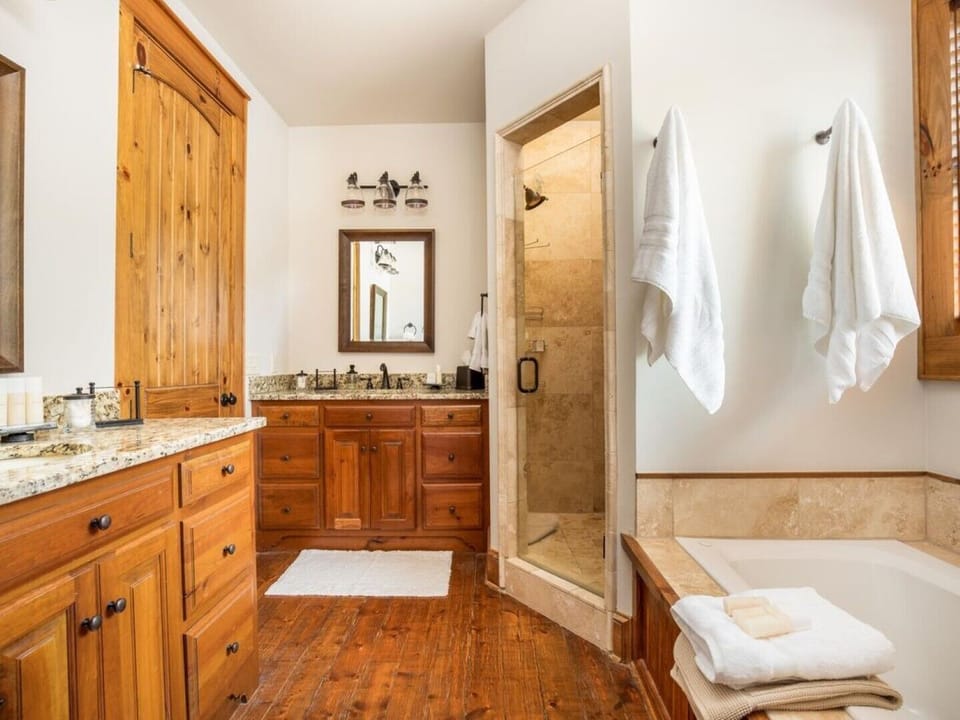 Main Floor - Owners Bathroom w/dual vanities, jetted tub, shower & water closet