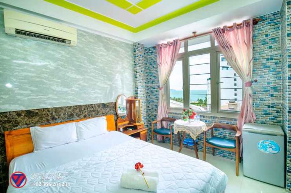 Deluxe Double Room, Sea View | Minibar, desk, blackout drapes, WiFi (free)