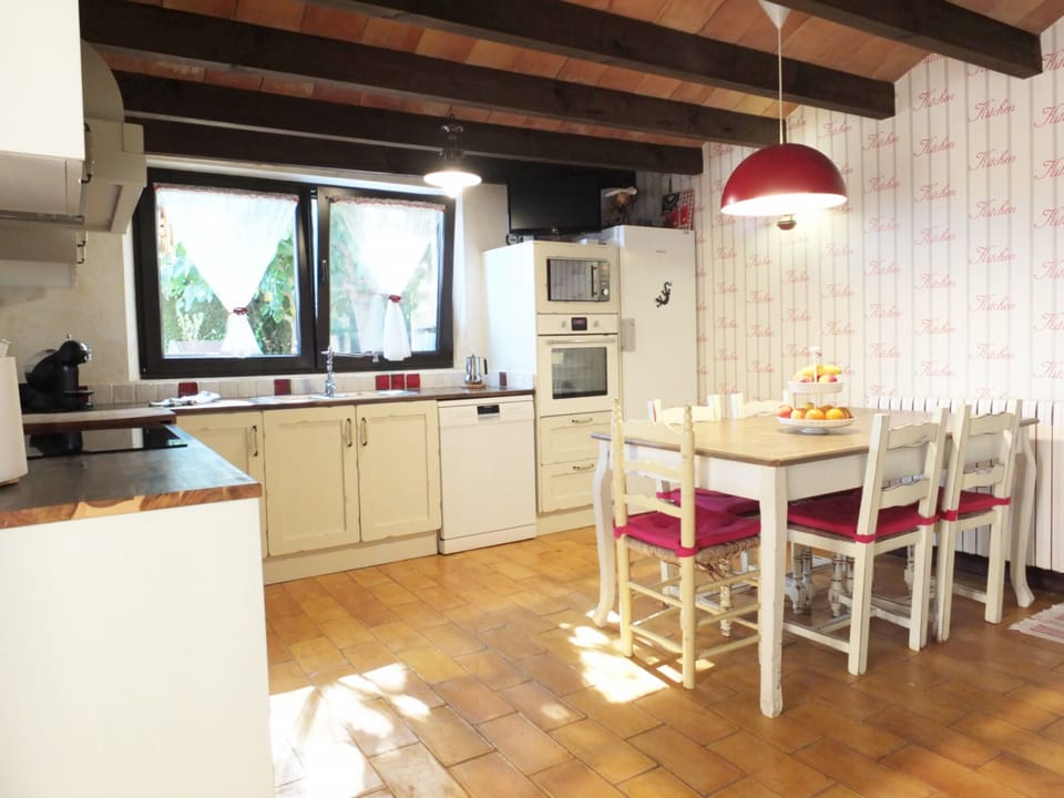 Cozy kitchen and dinning room with everything necassary