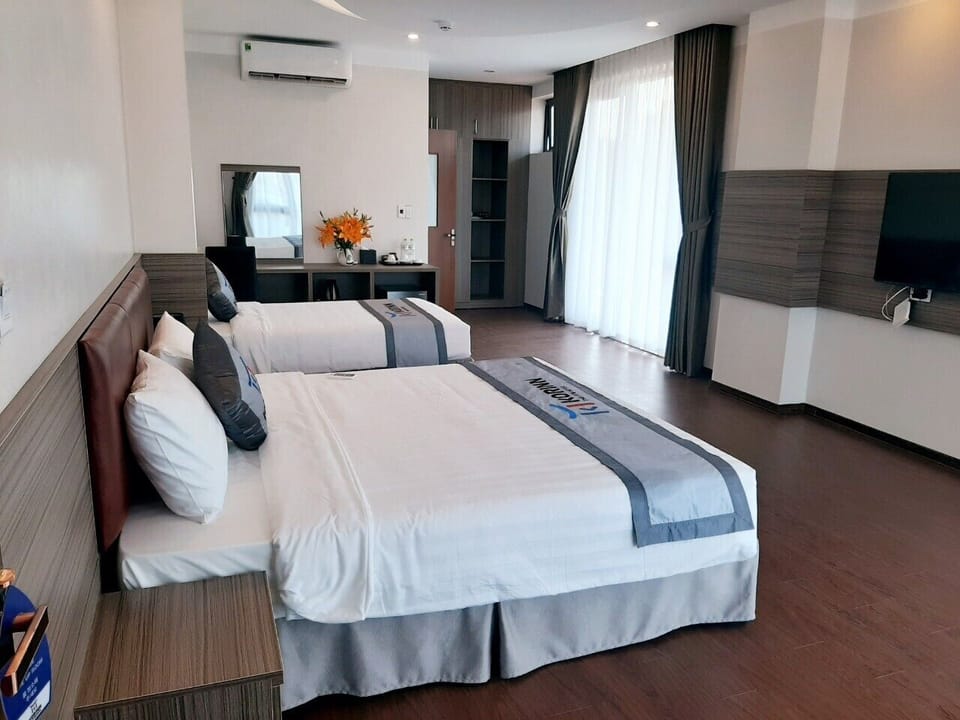 Junior Studio Suite | Blackout drapes, free WiFi, bed sheets