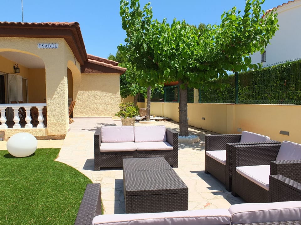 Private garden with chill out area and outdoor dining area