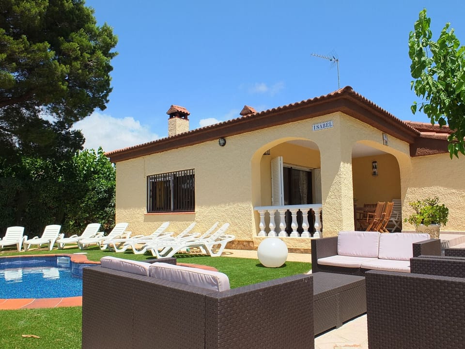 Private garden and swimming pool