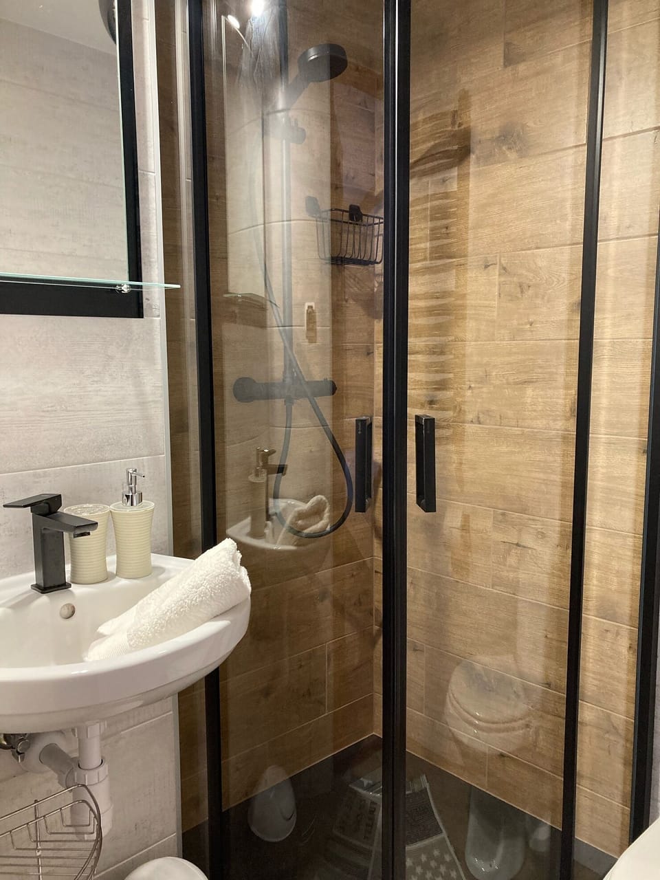 Shower, towels