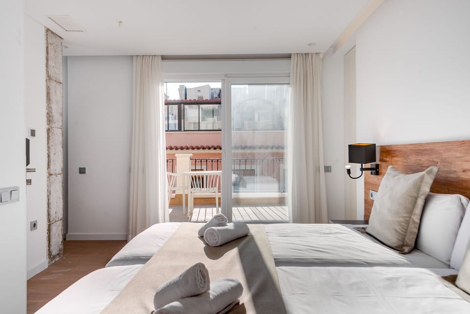 Standard Twin Room, Balcony, City View | Desk, soundproofing, free cribs/infant beds, free WiFi