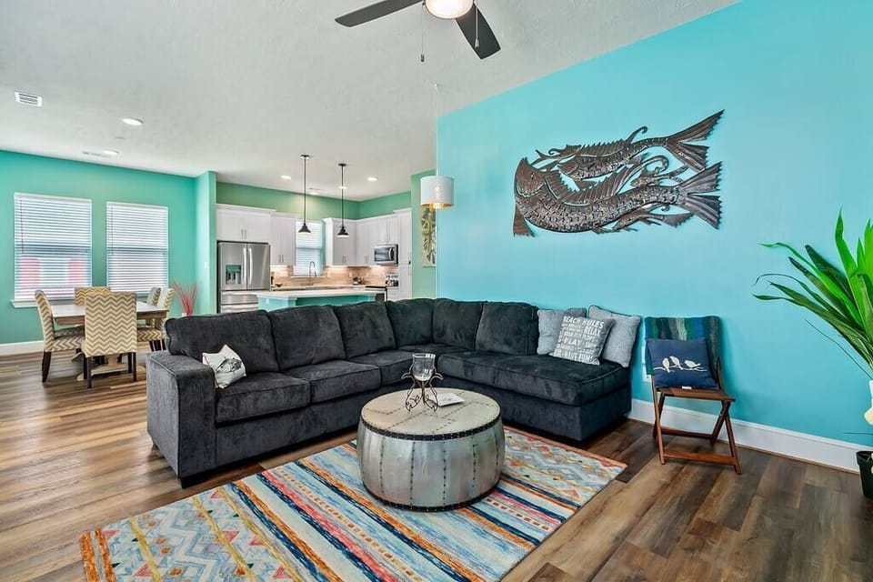 Great Beach decor with open / bright ambience