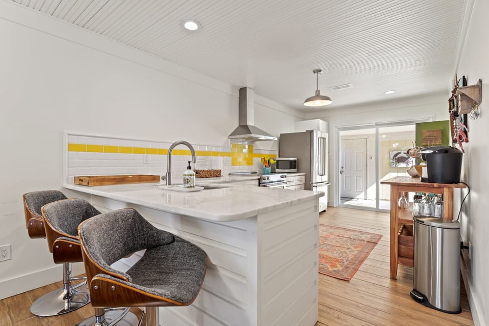 Seating at the kitchen bar