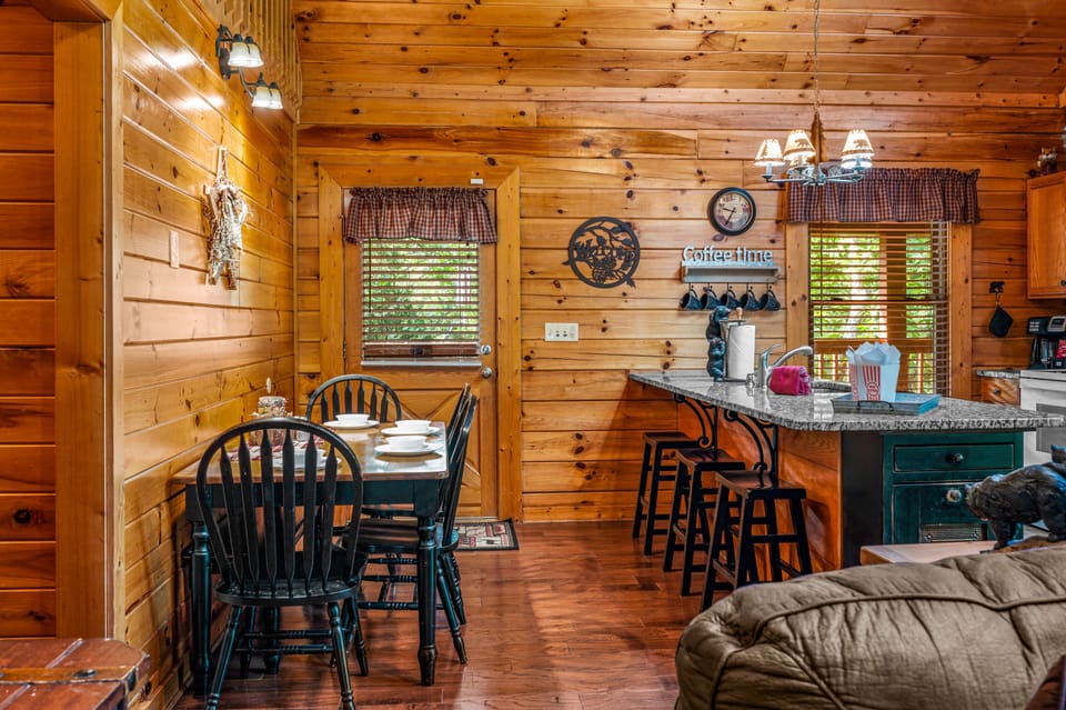Dining Room with breakfast nook