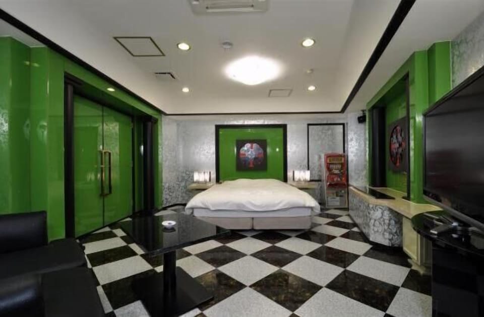 Minibar, soundproofing, WiFi (free), bed sheets