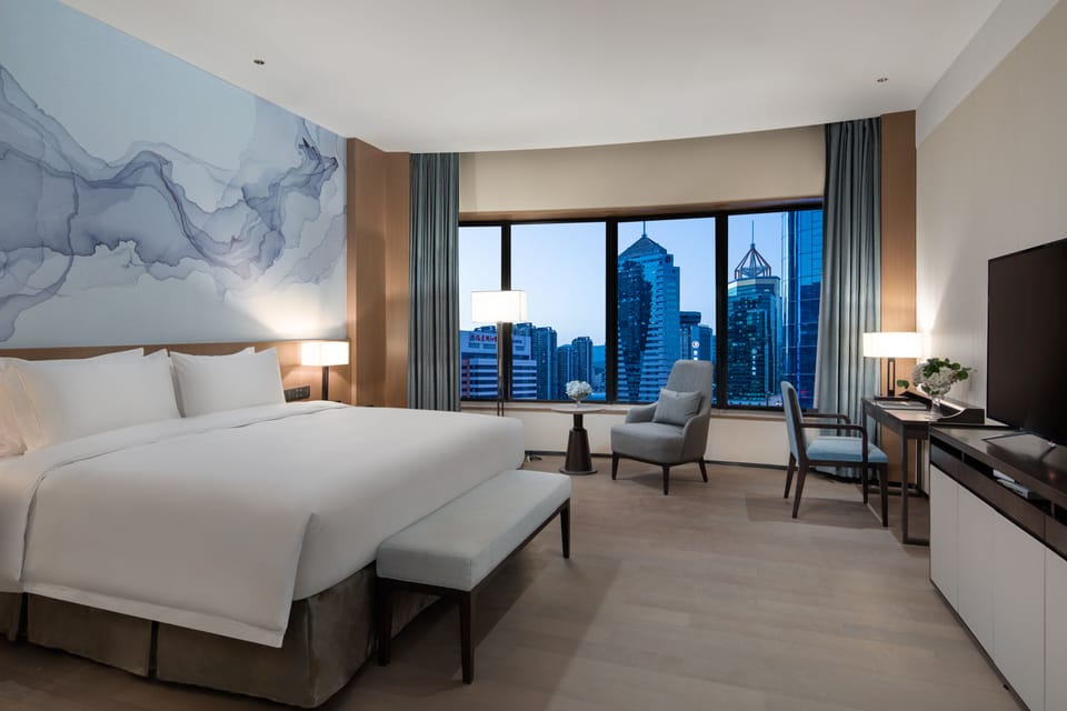President Suite | Minibar, blackout drapes, soundproofing, free WiFi