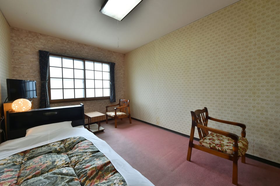 Basic Single Room | Free WiFi, bed sheets