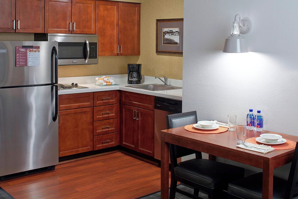 Premium bedding, in-room safe, desk, laptop workspace