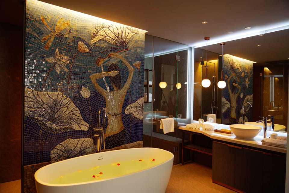 HOME Signature | Bathroom | Shower, rainfall showerhead, free toiletries, hair dryer