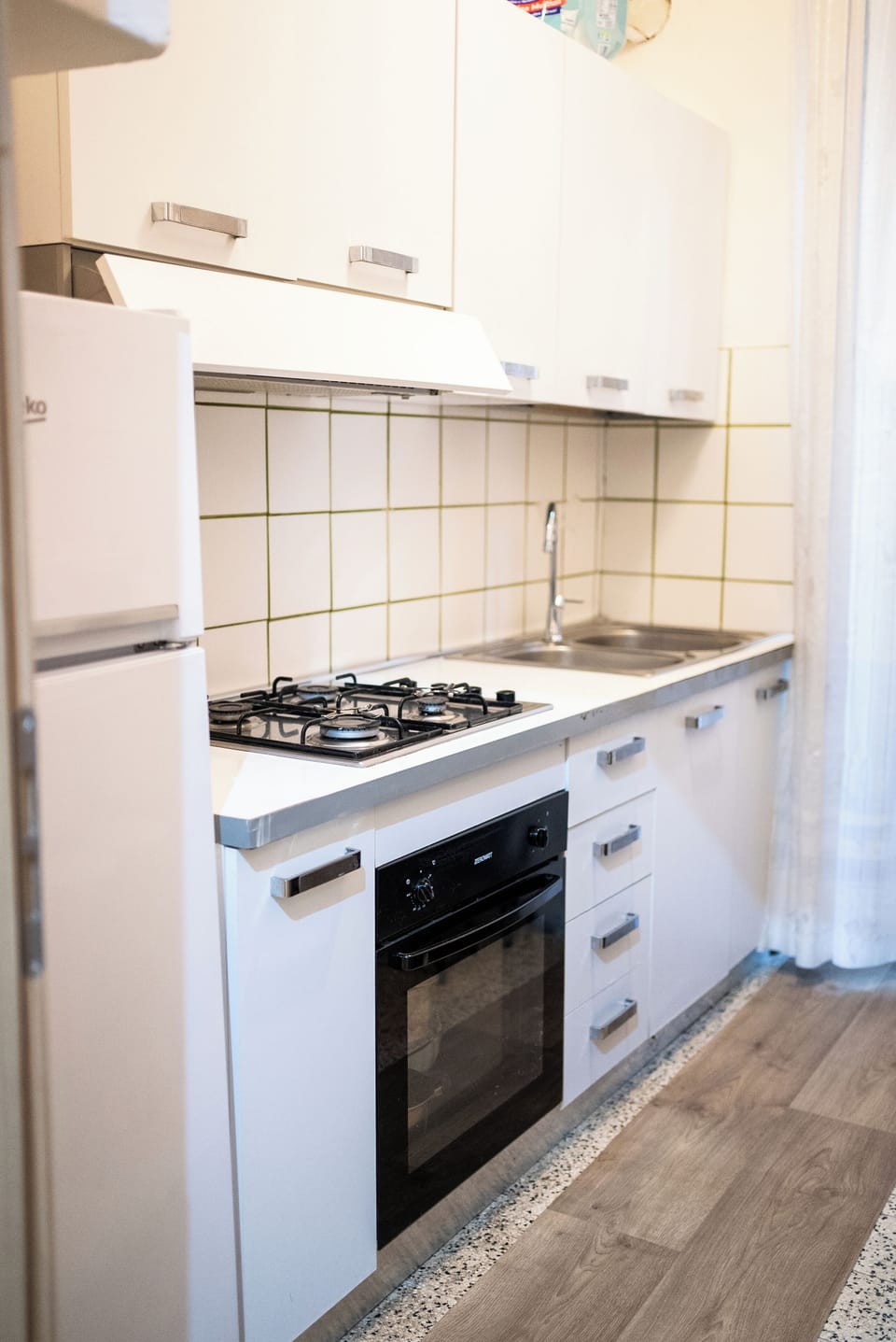 Superior Triple Room | Private kitchen | Microwave, oven, coffee grinder, griddle