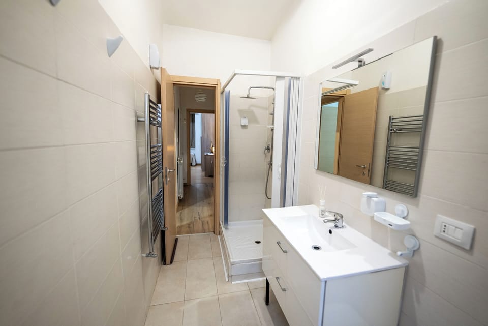 Superior Triple Room | Bathroom | Shower, rainfall showerhead, free toiletries, towels