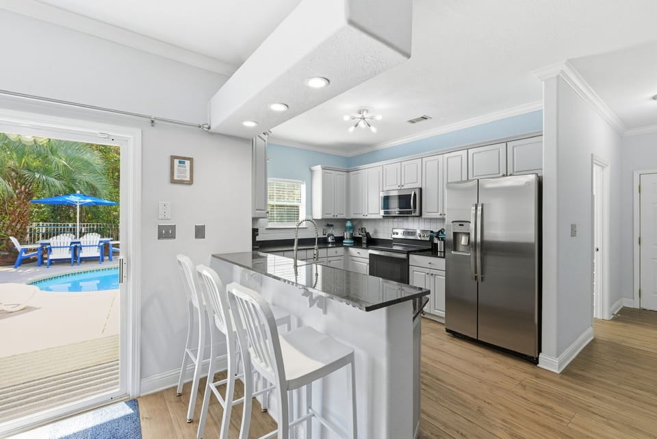 Kitchen and Dine-in Bar