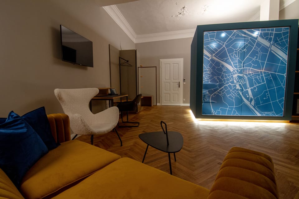 Junior Double Room | Living area | 32-inch Smart TV with cable channels, TV