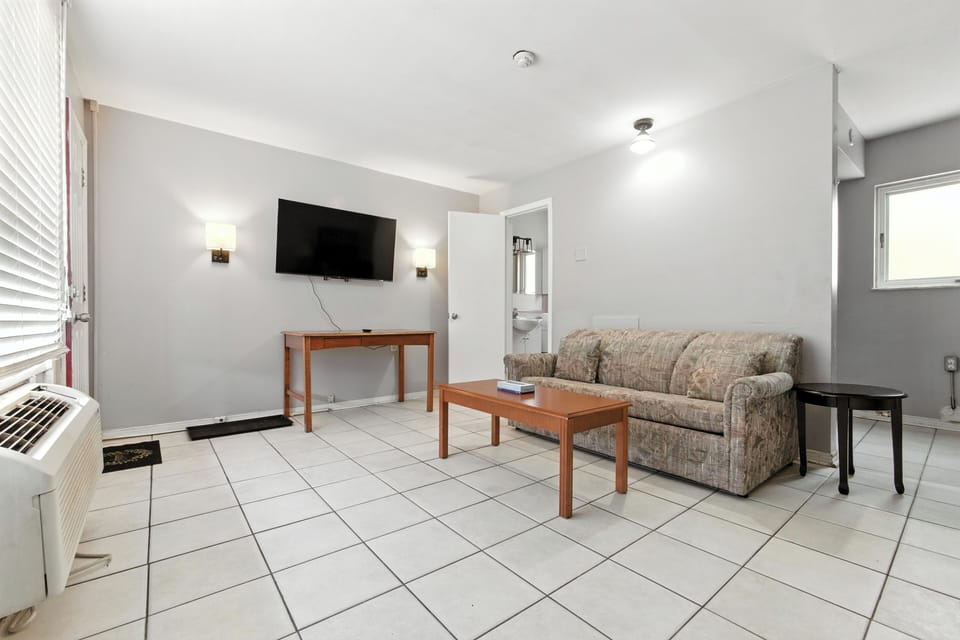 Family Double Room, 1 King Bed with Sofa bed | Living area