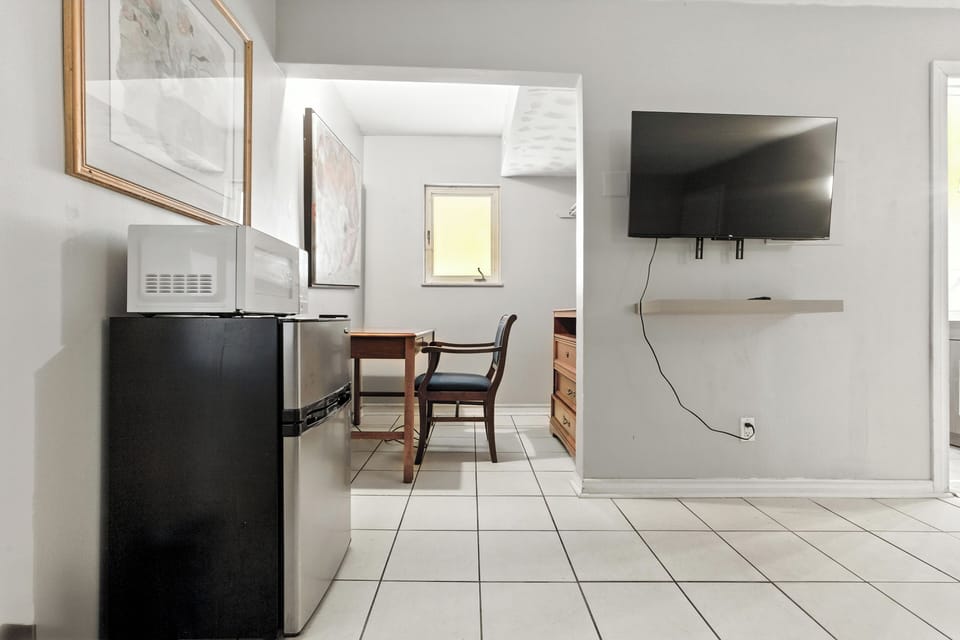 Family Triple Room | Laptop workspace, iron/ironing board, free WiFi, bed sheets