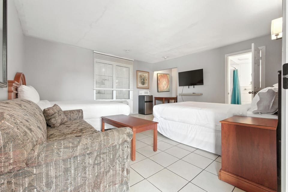 Laptop workspace, iron/ironing board, free WiFi, bed sheets