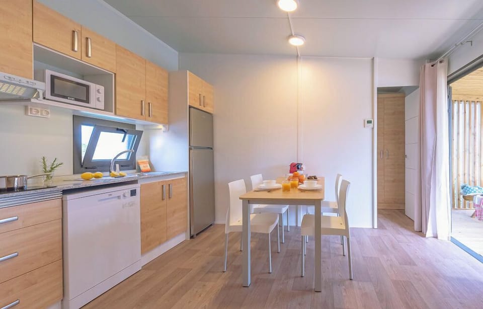 Superior Cabin | Private kitchen | Full-size fridge, microwave, stovetop, dishwasher