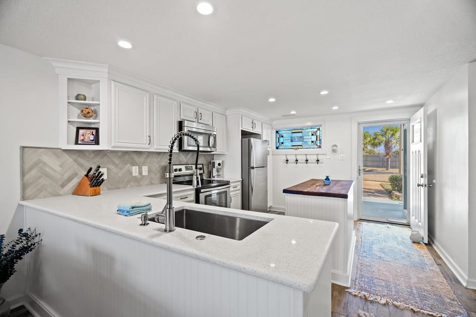 8-web-or-mls-22400-front-beach-rd-69