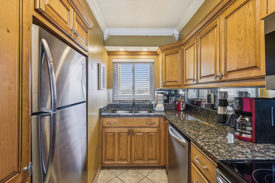 Condo, 2 Bedrooms, Balcony, Ocean View (514) | Private kitchen | Full-size fridge, microwave, stovetop, dishwasher