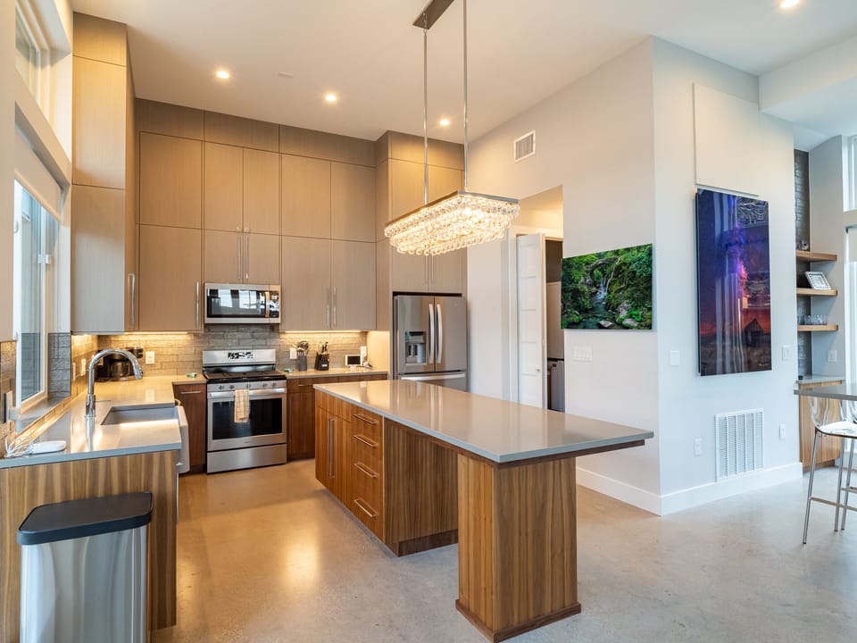 Kitchen with plenty of space to enjoy a  family brunch