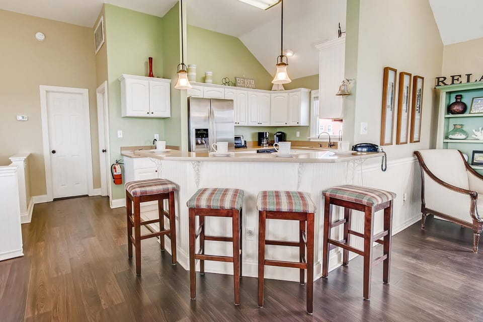 Surf-or-Sound-Realty-Dreamer's-Landing-926-Kitchen-2