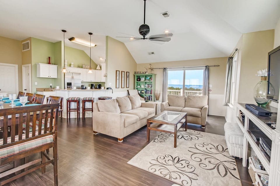 Surf-or-Sound-Realty-Dreamer's-Landing-926-Great-Room-1