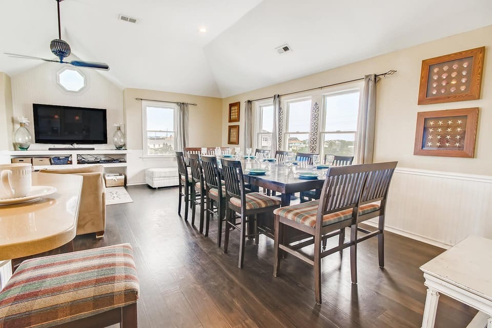 Surf-or-Sound-Realty-Dreamer's-Landing-926-Dining-Area-2