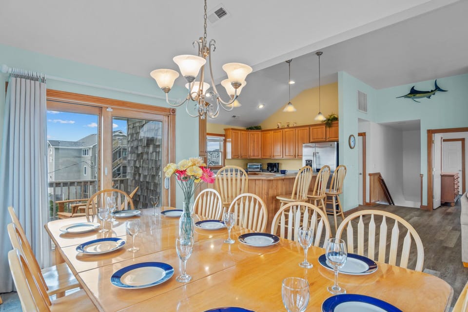 Surf or Sound Realty - 927 - Sunshine Daydream - Dining Area -3