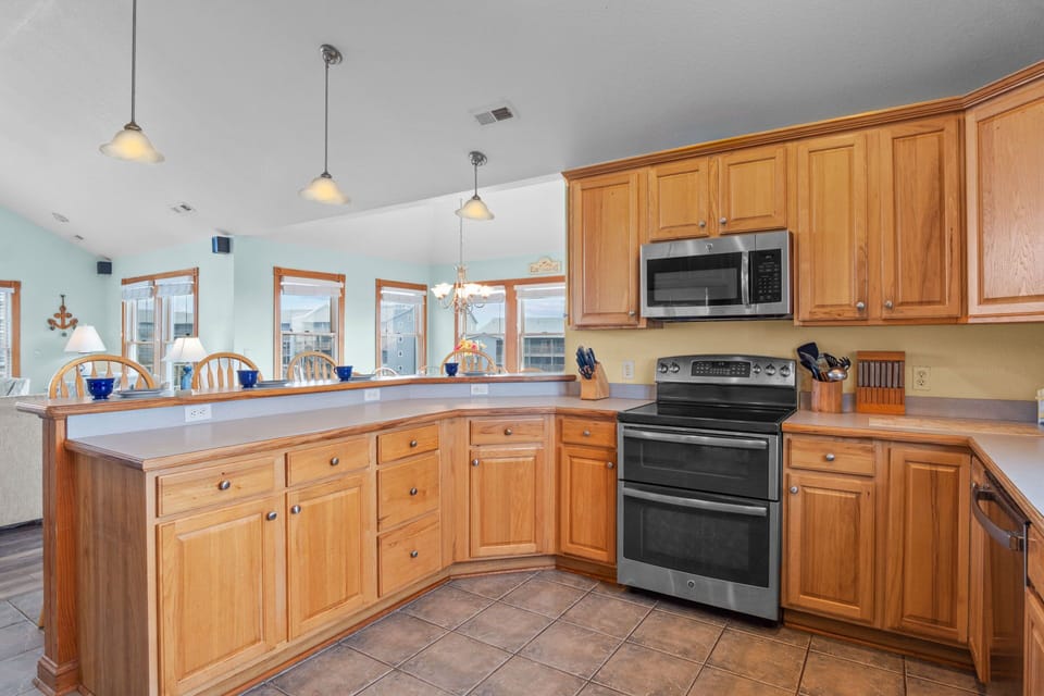 Surf or Sound Realty - 927 - Sunshine Daydream - Kitchen -1