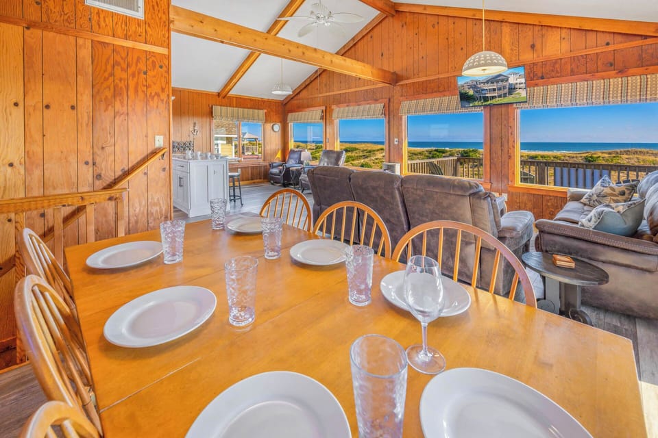 Surf or Sound Realty - 930 - I Left my heart in Avon - Dining Area -3