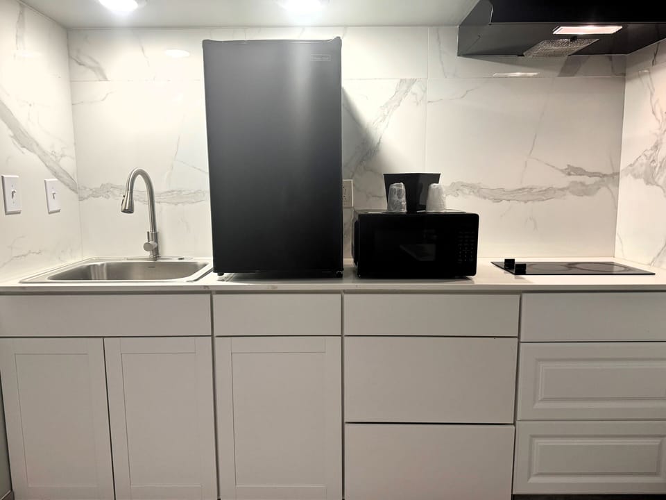 Suite, 1 King Bed, Non Smoking | In-room safe, individually decorated, individually furnished, desk