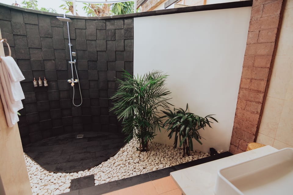 Family Villa, 2 Bedrooms | Bathroom | Shower, free toiletries, hair dryer, slippers