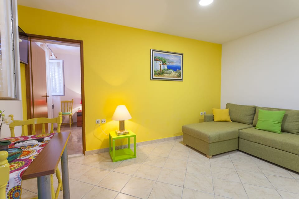 Apartment (2) | Living area | Flat-screen TV