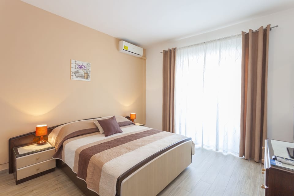 Double Room, Balcony (2) | Blackout drapes, iron/ironing board, free WiFi, bed sheets