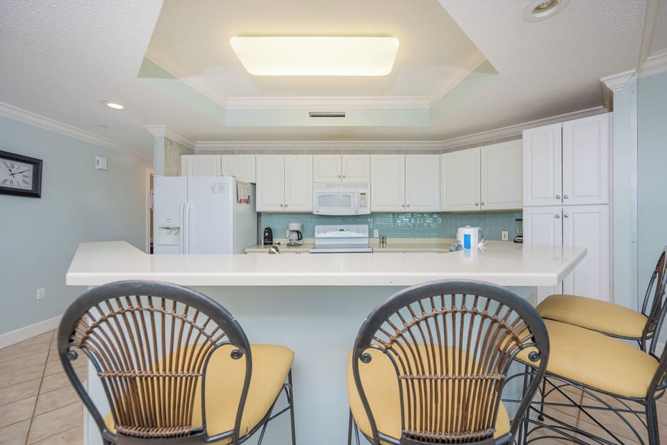 Sip your morning coffee at the breakfast bar and get ready for a day of adventure in this stylish space