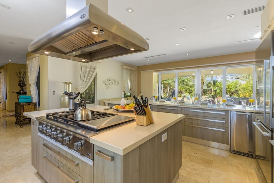 Spacious kitchen with all amenities