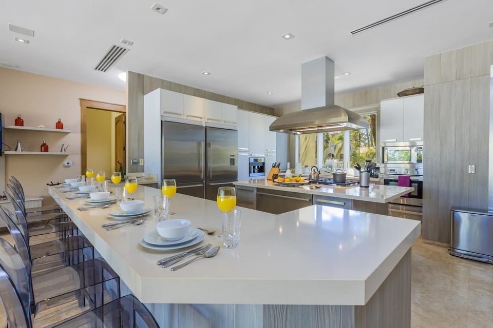 Spacious kitchen with all amenities