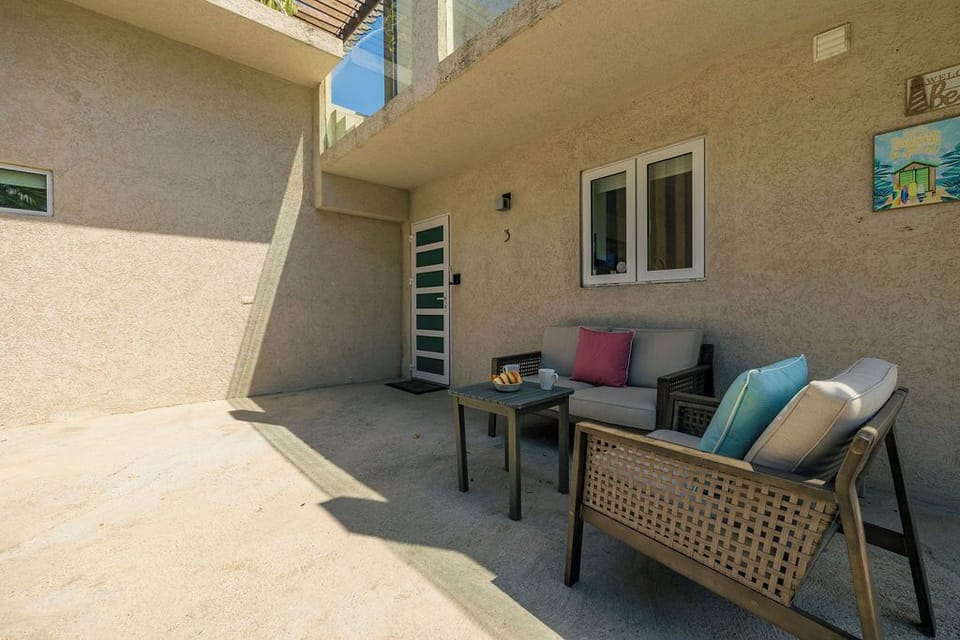 3BR2BA Condo w/  Exclusive PrivateRoof Deck & Pool (27095)