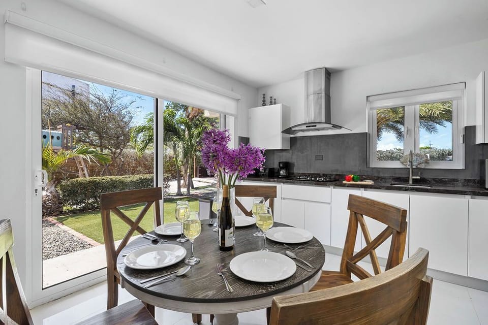 3BR2BA Condo w/  Exclusive PrivateRoof Deck & Pool (27098)