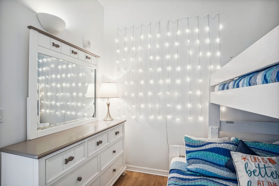 Guest Bedroom with Bunk Bed - Twin over Queen