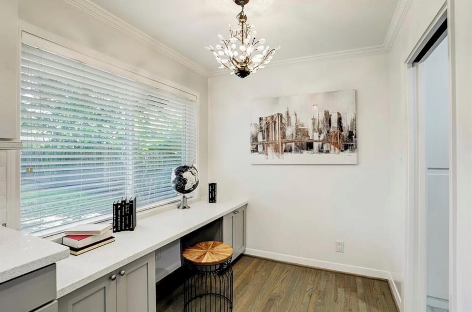 Dedicated office space by the kitchen
