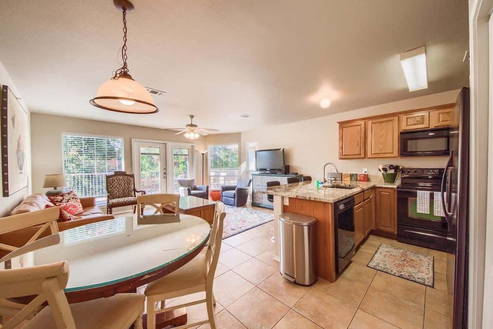 Fully equipped kitchen. 
