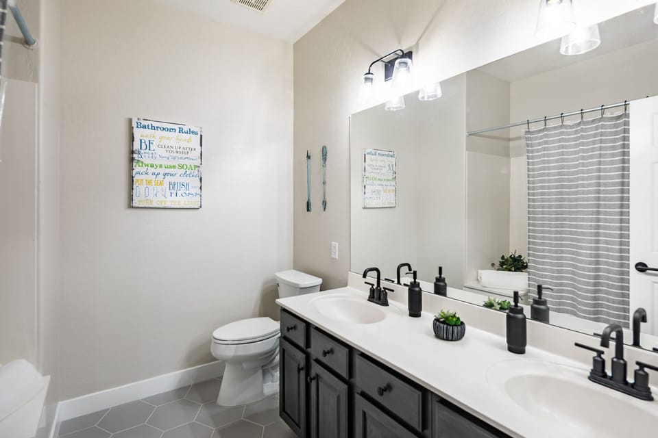 2nd full bathroom with double sinks.