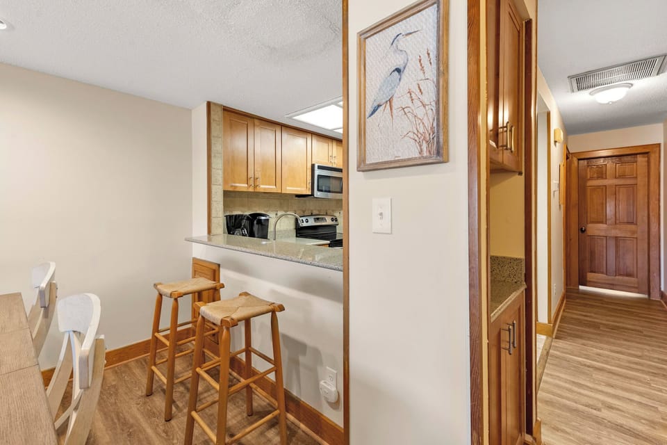 QD3: OBXClusive | Mid Level Dining Area