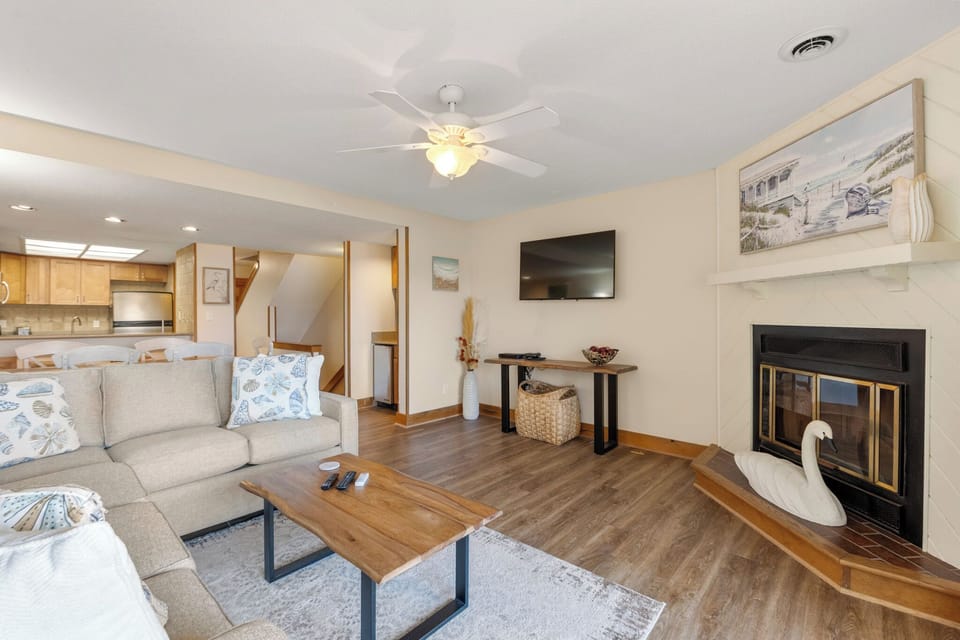 QD3: OBXClusive | Mid Level Living Area