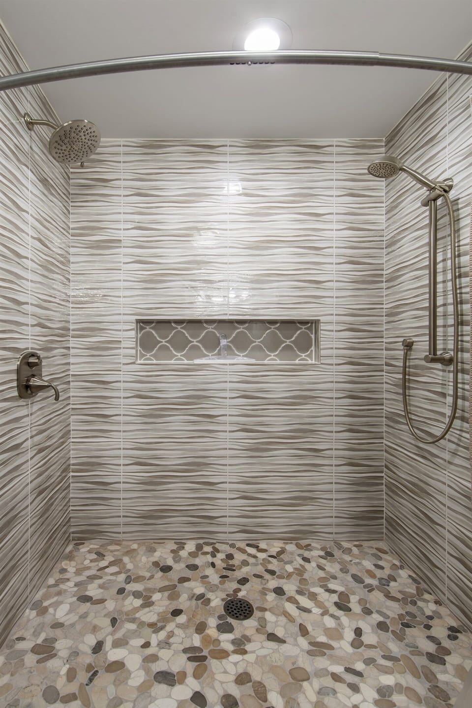 LARGE KING SUITE SHOWER